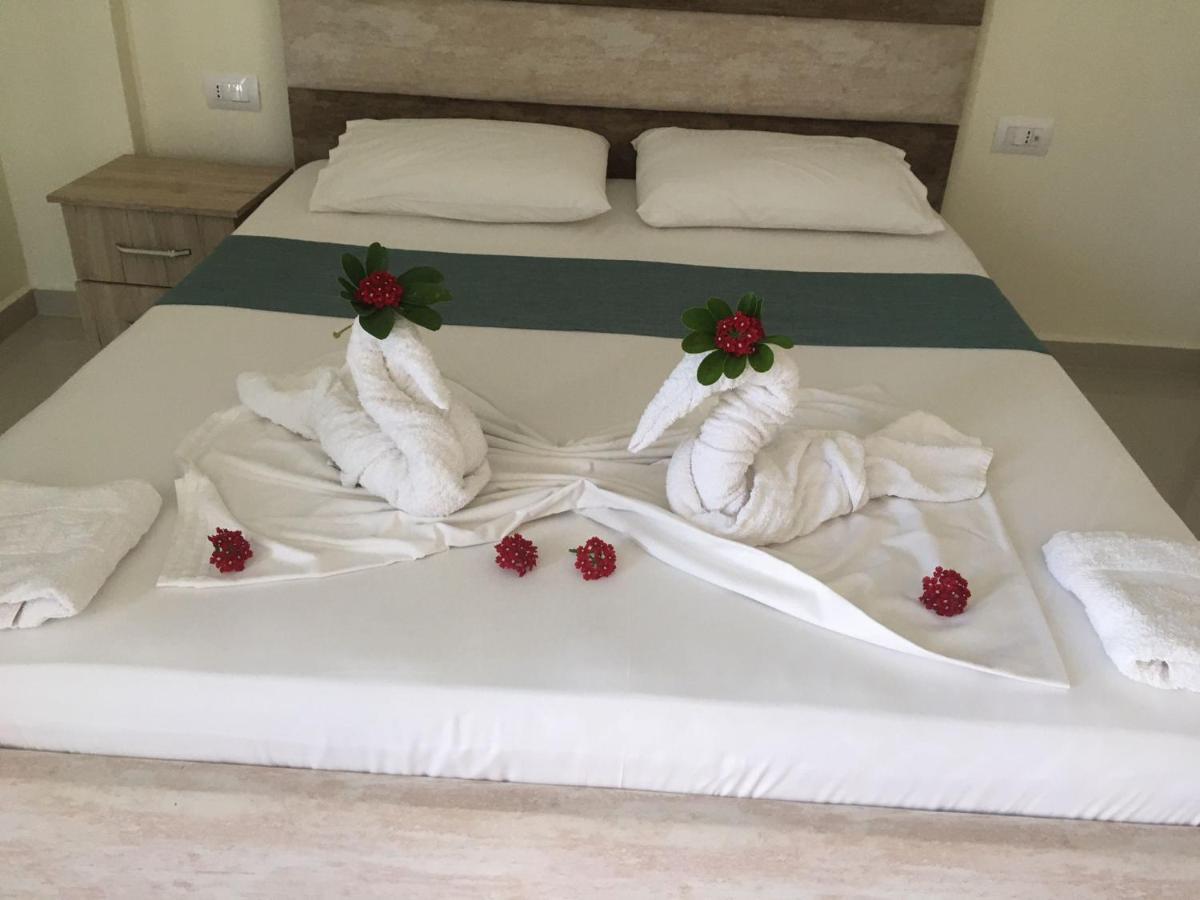 Hotel Golden Ksamil Esterno foto